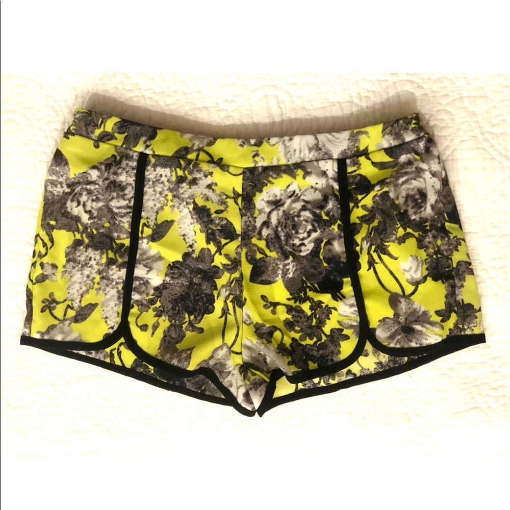 🍑 Lime Green Floral Shorts